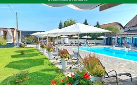 16 Lakes Guesthouse